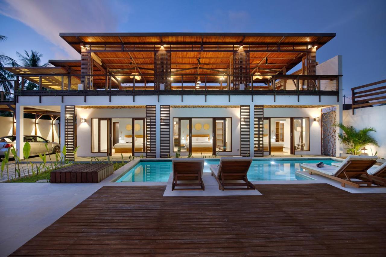Villa Sakura. Luxury 3 Bedroom Villa. Selong Belanak